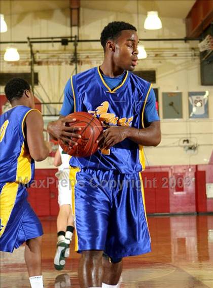 Thumbnail 1 in Bonita vs. Bishop Amat (Covina Christmas Classic) photogallery.