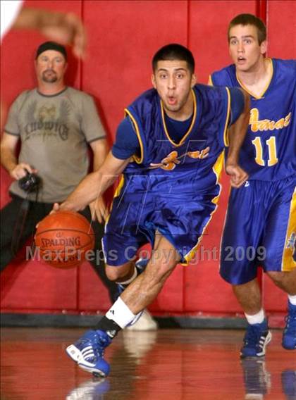 Thumbnail 2 in Bonita vs. Bishop Amat (Covina Christmas Classic) photogallery.