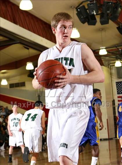 Thumbnail 3 in Bonita vs. Bishop Amat (Covina Christmas Classic) photogallery.