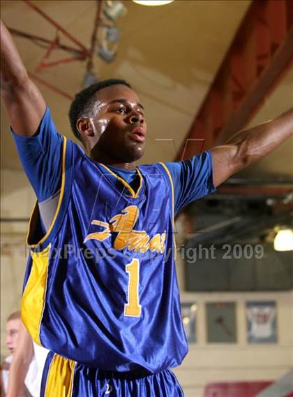 Thumbnail 2 in Bonita vs. Bishop Amat (Covina Christmas Classic) photogallery.