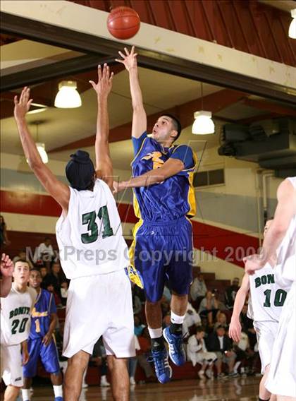 Thumbnail 1 in Bonita vs. Bishop Amat (Covina Christmas Classic) photogallery.