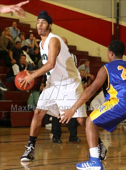 Thumbnail 2 in Bonita vs. Bishop Amat (Covina Christmas Classic) photogallery.