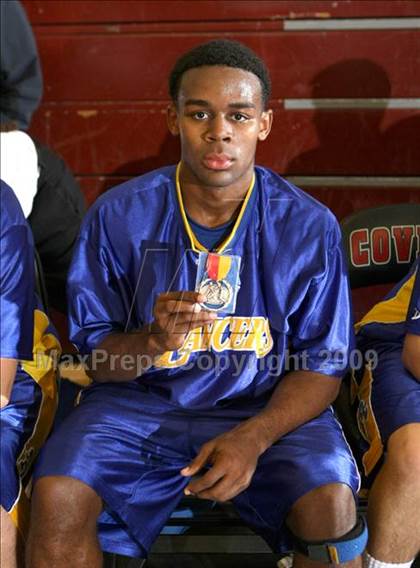 Thumbnail 1 in Bonita vs. Bishop Amat (Covina Christmas Classic) photogallery.