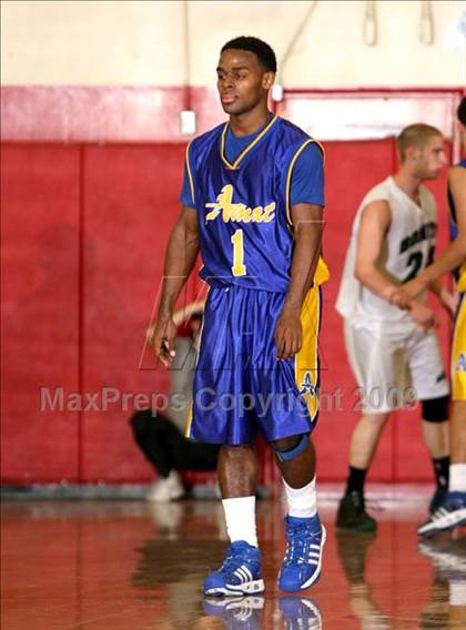 Thumbnail 3 in Bonita vs. Bishop Amat (Covina Christmas Classic) photogallery.