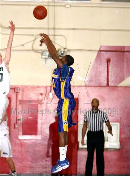 Thumbnail 1 in Bonita vs. Bishop Amat (Covina Christmas Classic) photogallery.