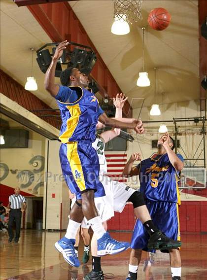 Thumbnail 3 in Bonita vs. Bishop Amat (Covina Christmas Classic) photogallery.