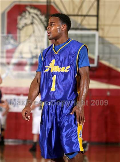 Thumbnail 3 in Bonita vs. Bishop Amat (Covina Christmas Classic) photogallery.