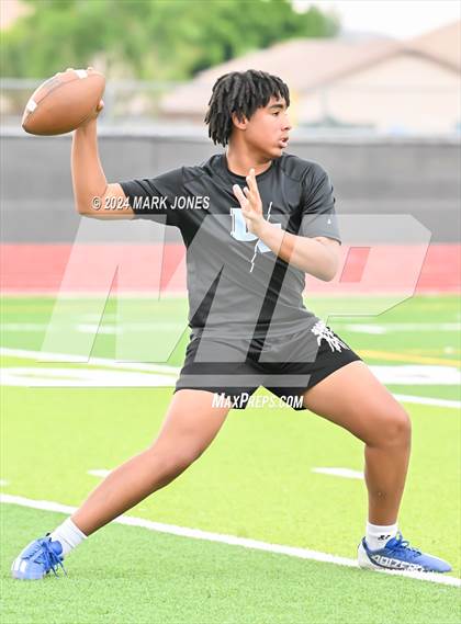 Thumbnail 2 in Goldwater vs. Deer Valley (Goldwater 7 on 7 Tournament) photogallery.