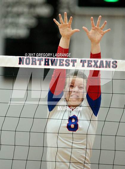 Thumbnail 3 in Argyle vs Pearce photogallery.