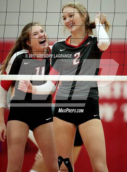 Thumbnail 3 in Argyle vs Pearce photogallery.