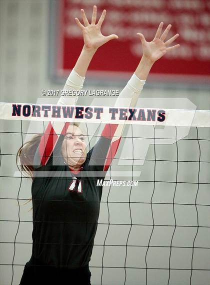 Thumbnail 2 in Argyle vs Pearce photogallery.