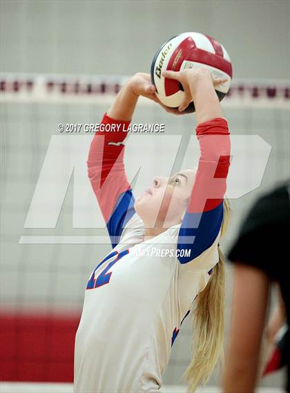 Thumbnail 1 in Argyle vs Pearce photogallery.