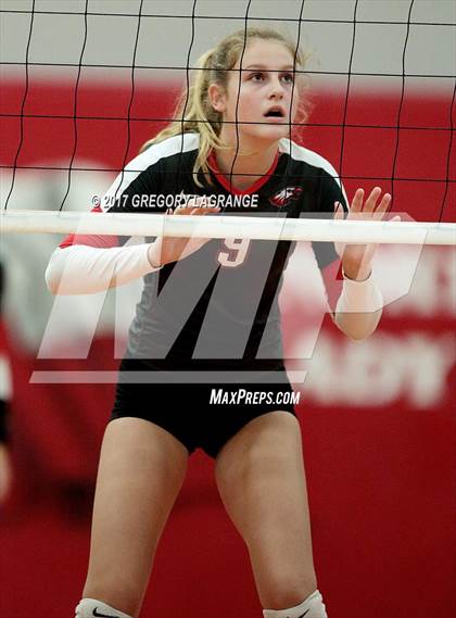 Thumbnail 3 in Argyle vs Pearce photogallery.