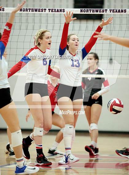 Thumbnail 2 in Argyle vs Pearce photogallery.