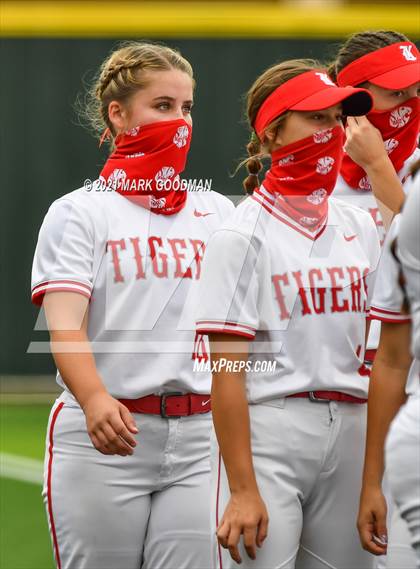 Thumbnail 3 in Katy vs Clear Springs (UIL 6A Regional Semi-Final Playoff) photogallery.