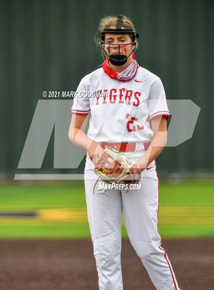 Thumbnail 3 in Katy vs Clear Springs (UIL 6A Regional Semi-Final Playoff) photogallery.
