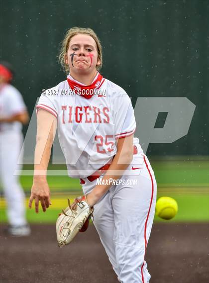 Thumbnail 3 in Katy vs Clear Springs (UIL 6A Regional Semi-Final Playoff) photogallery.