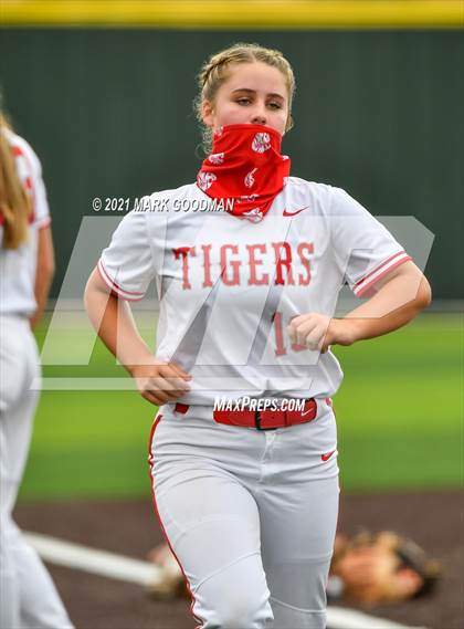 Thumbnail 3 in Katy vs Clear Springs (UIL 6A Regional Semi-Final Playoff) photogallery.