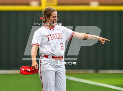 Thumbnail 2 in Katy vs Clear Springs (UIL 6A Regional Semi-Final Playoff) photogallery.