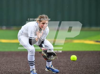 Thumbnail 3 in Katy vs Clear Springs (UIL 6A Regional Semi-Final Playoff) photogallery.