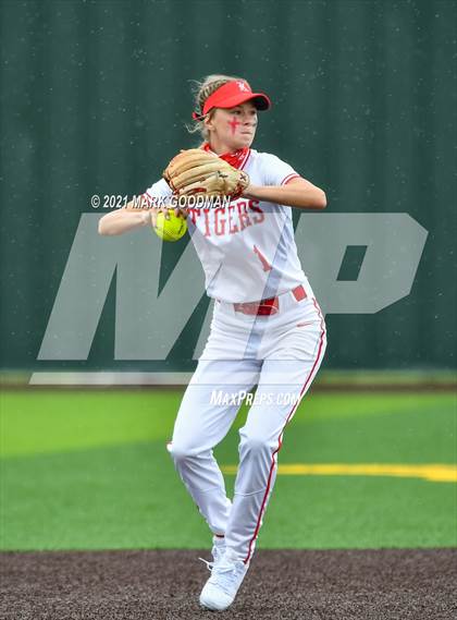Thumbnail 2 in Katy vs Clear Springs (UIL 6A Regional Semi-Final Playoff) photogallery.