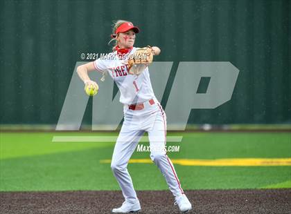 Thumbnail 3 in Katy vs Clear Springs (UIL 6A Regional Semi-Final Playoff) photogallery.