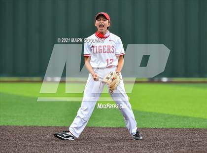 Thumbnail 3 in Katy vs Clear Springs (UIL 6A Regional Semi-Final Playoff) photogallery.
