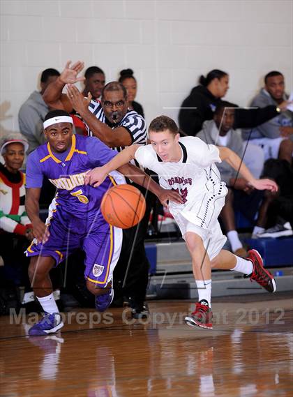 Thumbnail 2 in Lynwood vs Faith Lutheran (Tarkanian Classic) photogallery.