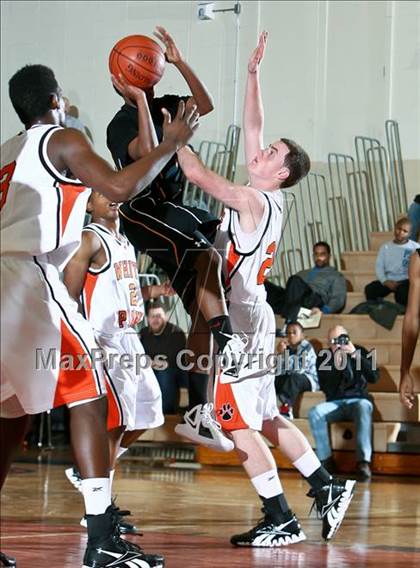 Thumbnail 3 in Uniondale vs White Plains (Harry Jefferson Holiday Showcase) photogallery.