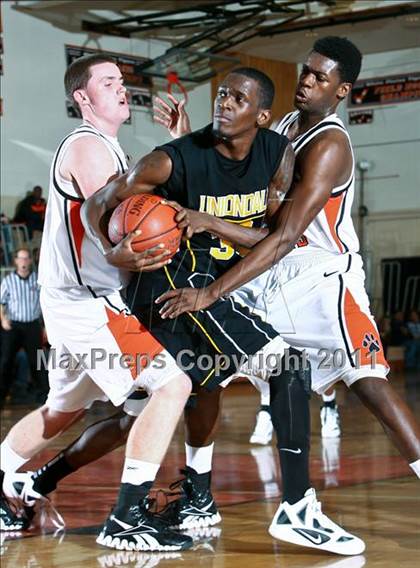 Thumbnail 2 in Uniondale vs White Plains (Harry Jefferson Holiday Showcase) photogallery.