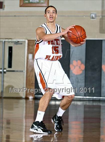 Thumbnail 1 in Uniondale vs White Plains (Harry Jefferson Holiday Showcase) photogallery.