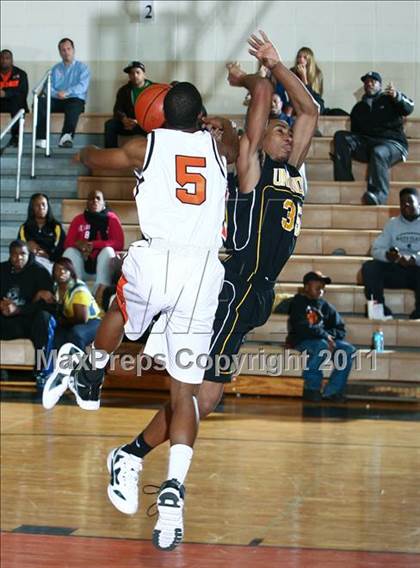 Thumbnail 1 in Uniondale vs White Plains (Harry Jefferson Holiday Showcase) photogallery.