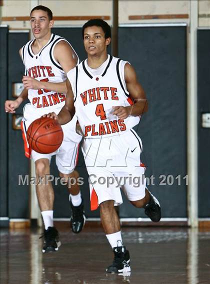 Thumbnail 3 in Uniondale vs White Plains (Harry Jefferson Holiday Showcase) photogallery.