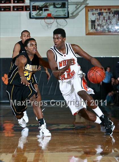 Thumbnail 1 in Uniondale vs White Plains (Harry Jefferson Holiday Showcase) photogallery.