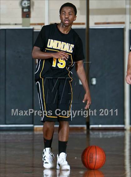 Thumbnail 1 in Uniondale vs White Plains (Harry Jefferson Holiday Showcase) photogallery.