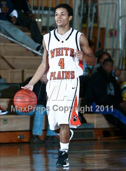 Thumbnail 1 in Uniondale vs White Plains (Harry Jefferson Holiday Showcase) photogallery.