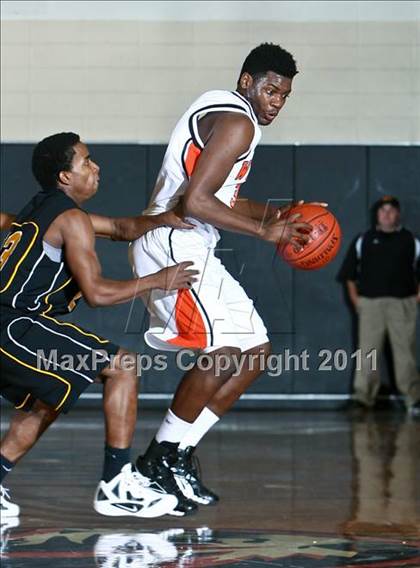 Thumbnail 2 in Uniondale vs White Plains (Harry Jefferson Holiday Showcase) photogallery.