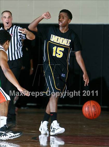 Thumbnail 1 in Uniondale vs White Plains (Harry Jefferson Holiday Showcase) photogallery.