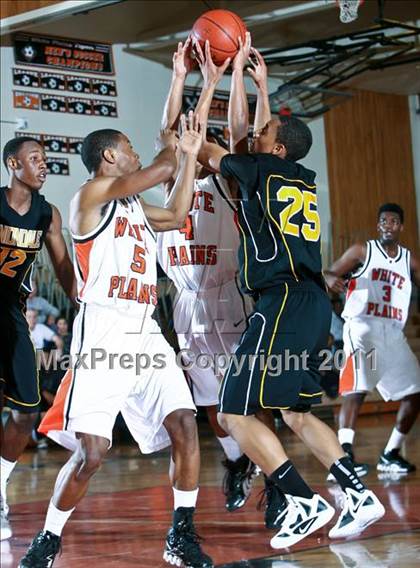 Thumbnail 1 in Uniondale vs White Plains (Harry Jefferson Holiday Showcase) photogallery.