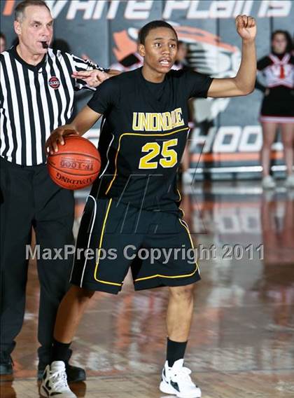 Thumbnail 3 in Uniondale vs White Plains (Harry Jefferson Holiday Showcase) photogallery.