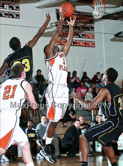 Thumbnail 2 in Uniondale vs White Plains (Harry Jefferson Holiday Showcase) photogallery.
