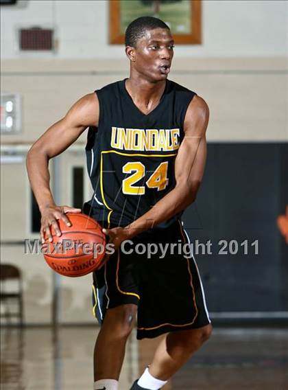 Thumbnail 2 in Uniondale vs White Plains (Harry Jefferson Holiday Showcase) photogallery.
