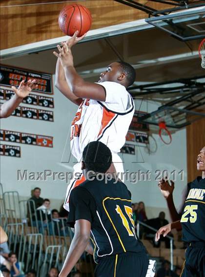 Thumbnail 2 in Uniondale vs White Plains (Harry Jefferson Holiday Showcase) photogallery.