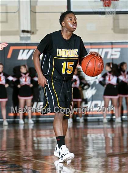 Thumbnail 3 in Uniondale vs White Plains (Harry Jefferson Holiday Showcase) photogallery.
