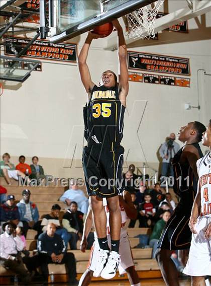 Thumbnail 2 in Uniondale vs White Plains (Harry Jefferson Holiday Showcase) photogallery.