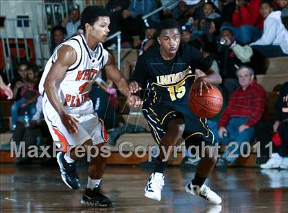 Thumbnail 2 in Uniondale vs White Plains (Harry Jefferson Holiday Showcase) photogallery.