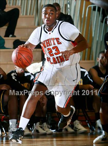 Thumbnail 1 in Uniondale vs White Plains (Harry Jefferson Holiday Showcase) photogallery.
