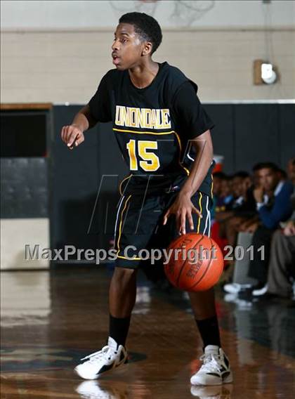 Thumbnail 2 in Uniondale vs White Plains (Harry Jefferson Holiday Showcase) photogallery.