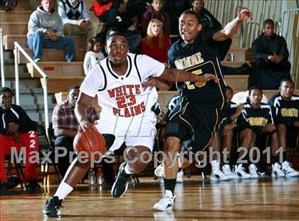 Thumbnail 3 in Uniondale vs White Plains (Harry Jefferson Holiday Showcase) photogallery.