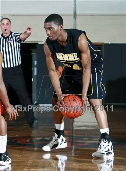 Thumbnail 2 in Uniondale vs White Plains (Harry Jefferson Holiday Showcase) photogallery.